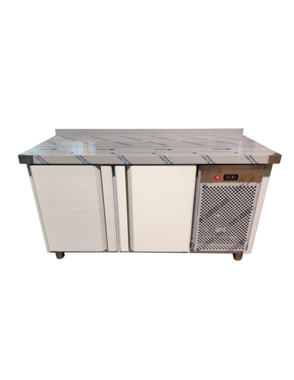 mesa-refrigerada-bajo-mostrador-1500mm-motor-derecha-vista-publico